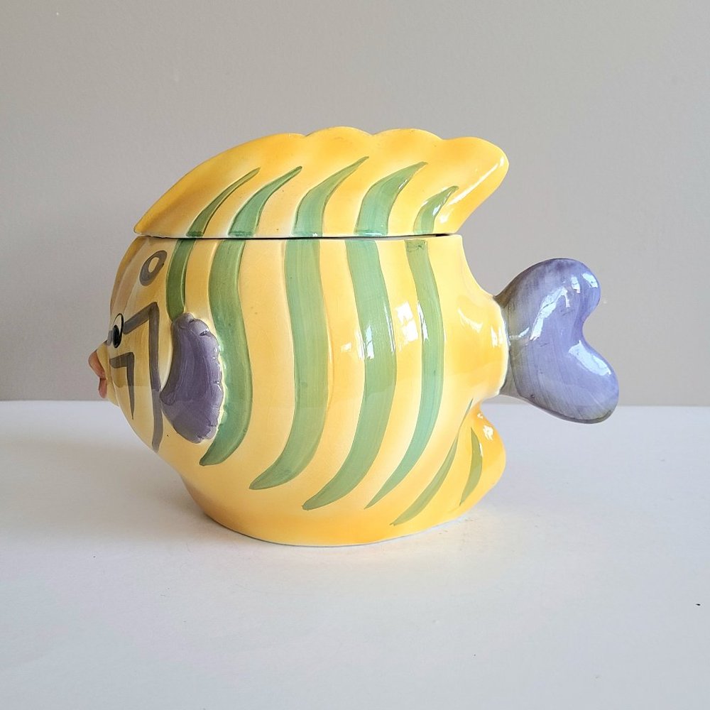 Vintage 1980s Fish shape cookie/biscuit jar.